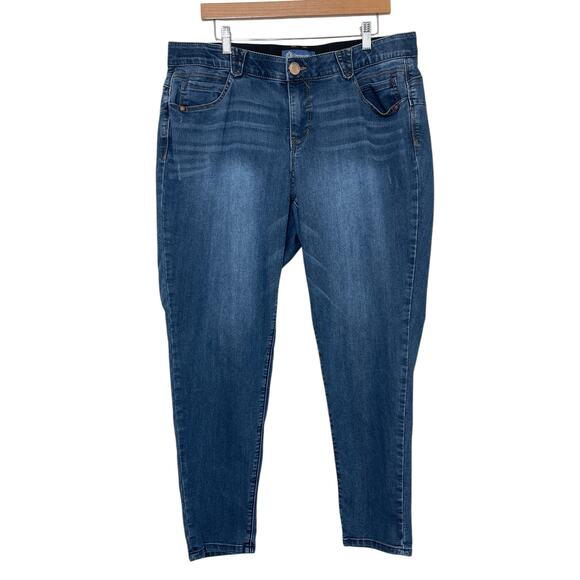Democracy Denim - Democracy Ab Solution Womens Size 18W Medium Wash Tapered Leg Stretch Denim Jean